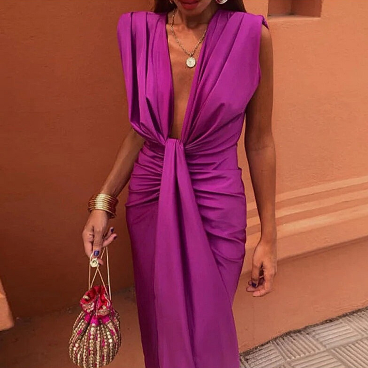 Regina | Elegant dress with a deep neckline