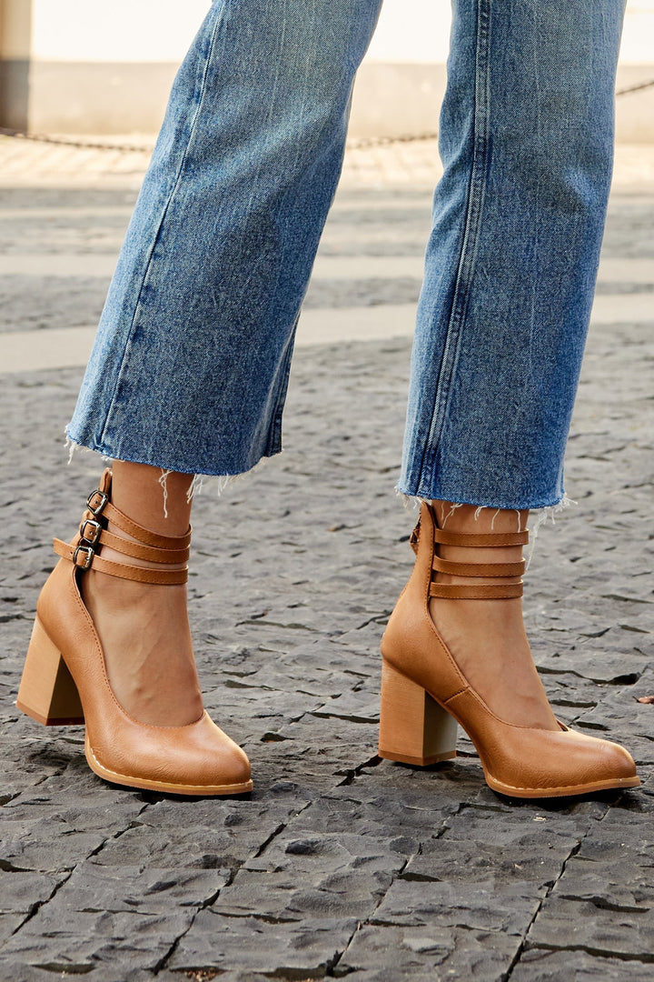 Casilda | Plain sandals with ankle strap and chunky heel