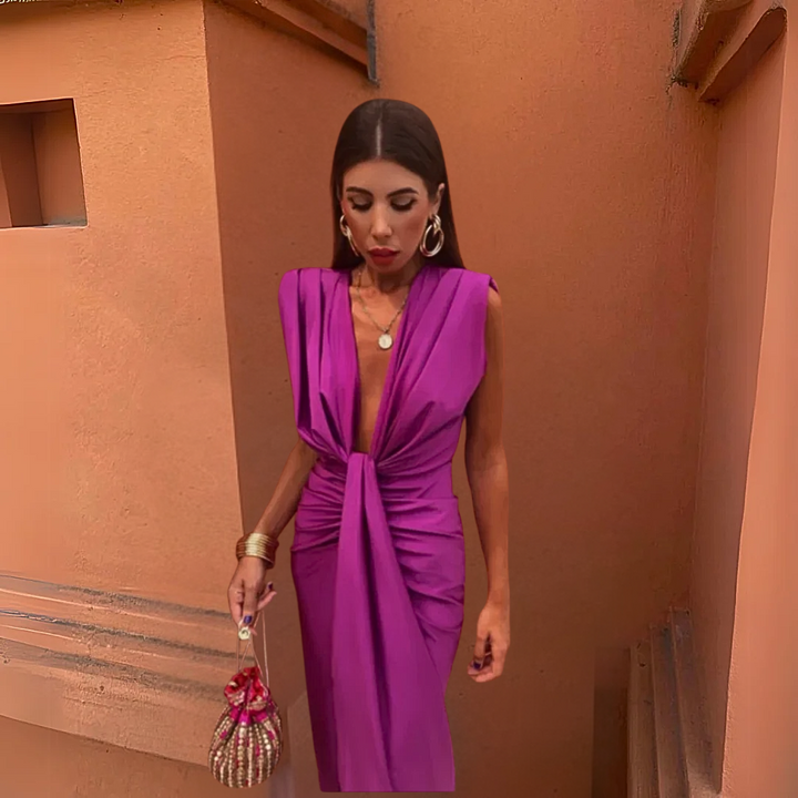 Regina | Elegant dress with a deep neckline