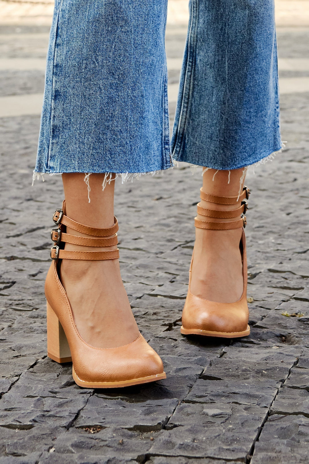 Casilda | Plain sandals with ankle strap and chunky heel
