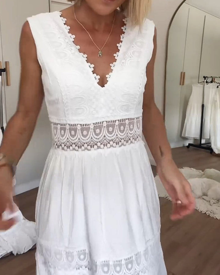Aurélie - Elegant Lace Dress with V-Neck