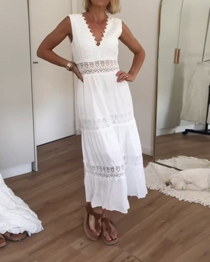 Aurélie - Elegant Lace Dress with V-Neck