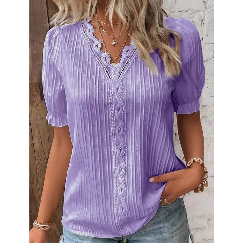 Bea | Charming blouse with elegant details