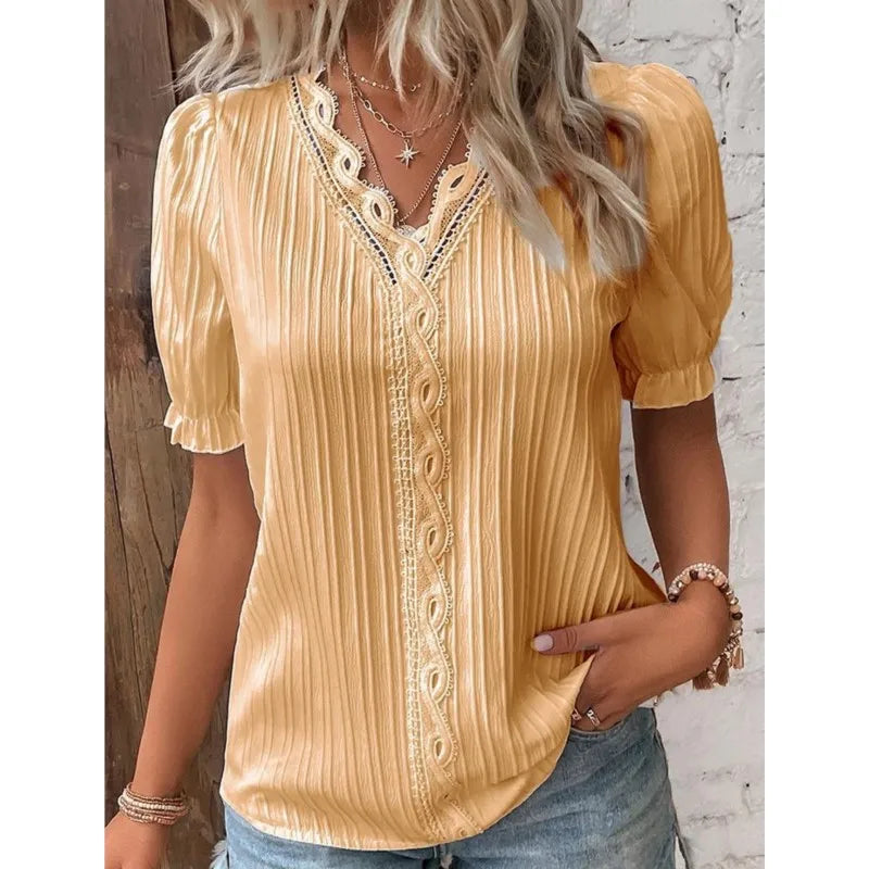 Bea | Charming blouse with elegant details
