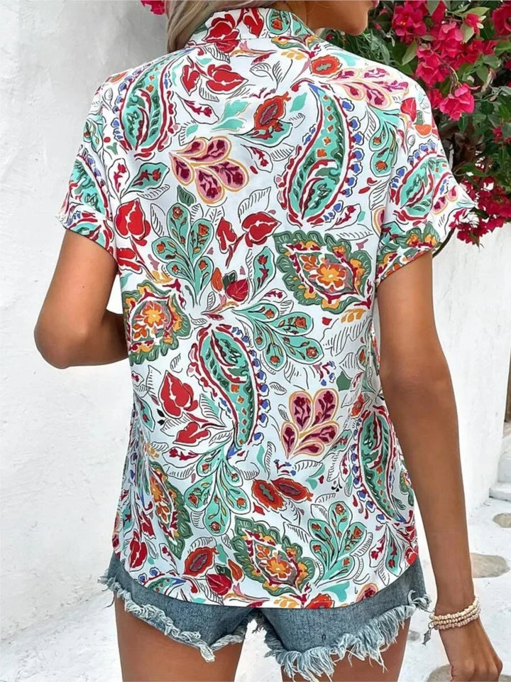 Loraine | Colorful blouse with playful print