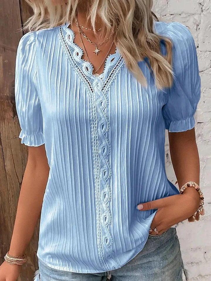 Bea | Charming blouse with elegant details