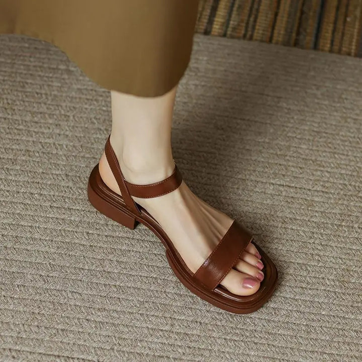 June™ | Leather sandals for an essential and refined style