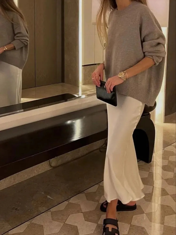 Drew | Timeless satin midi skirt with a luxurious look