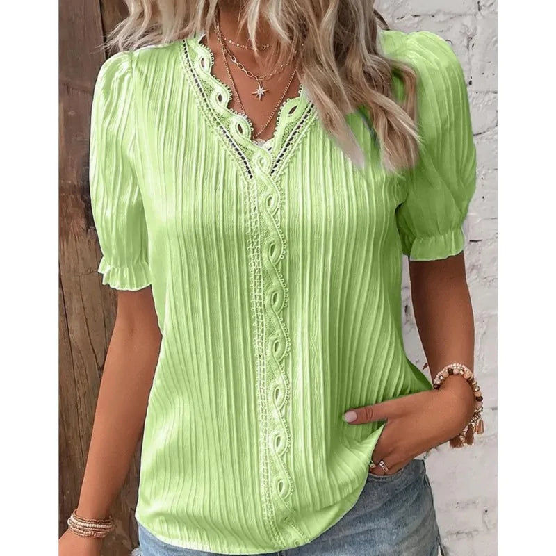 Bea | Charming blouse with elegant details