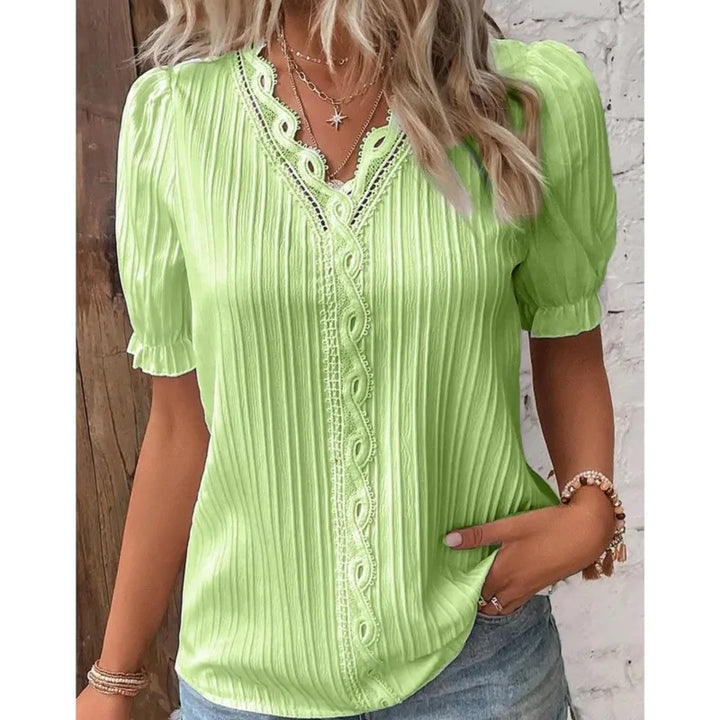Bea | Charming blouse with elegant details