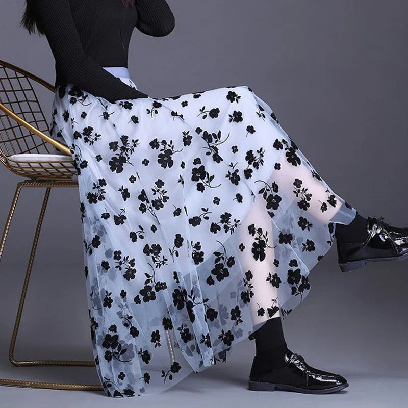 Odette | Elegant tulle midi skirt with refined flowers